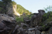 光滝の手前の巨岩地帯