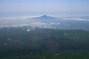 海の向こうに利尻島