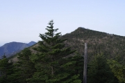 八経ヶ岳を望む