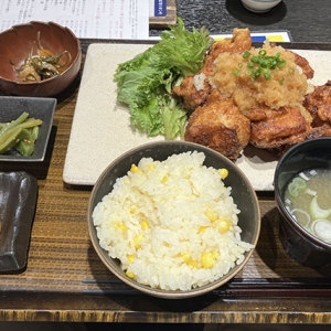 唐揚げ定食（税込み1,078円）