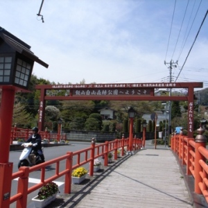 小鮎川を渡って