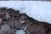 辛うじて残っている雪渓