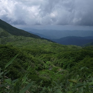 装束場小屋と湯殿山