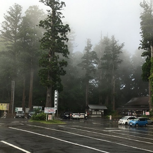 帰りのバスを待つ