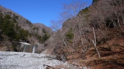 左岸（右側）の作業道を巻く