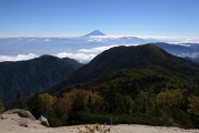 右手後方には富士山