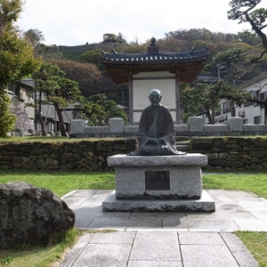 良寛さんの銅像