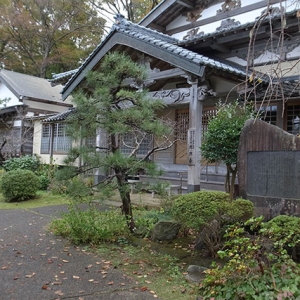 光照寺の境内