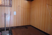 避難小屋の内部