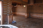 避難小屋の内部
