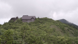 森吉神社避難小屋が見えてきた