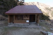 お亀岩避難小屋