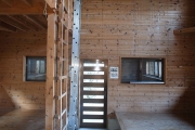 避難小屋の中