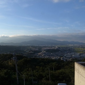 大山や丹沢の山並み