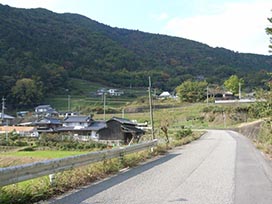 広域農道を上って行く
