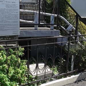 民家の敷地内