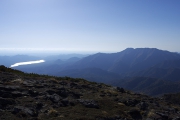 糠平湖とウペペサンケ山