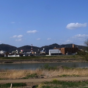 信夫山を望む