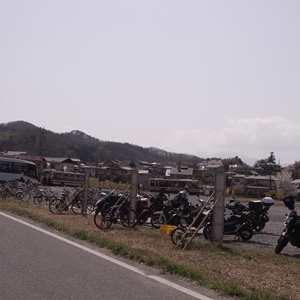 シャトルバスの停車場