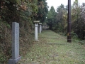 歌碑が並ぶ参道                                                      