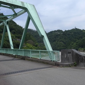 天竜川を渡って対岸へ