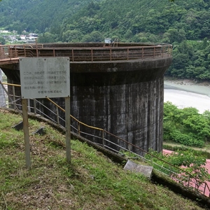 巨大なサージタンク