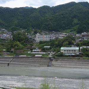 天龍村の中心部を望む