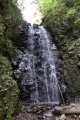 キャンプ場内にある滝