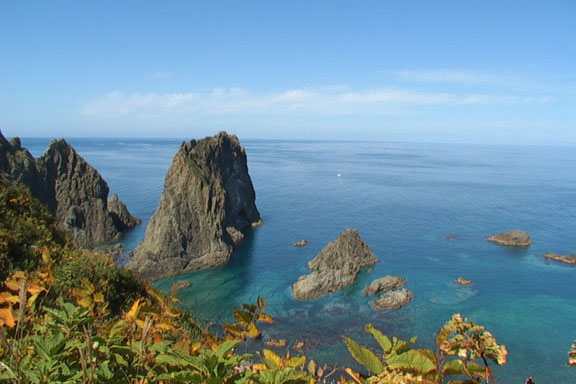日本の渚100選に選ばれた島武意海岸