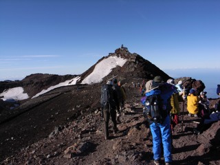 剣ヶ峰へ向かう