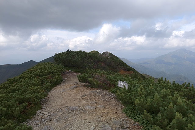 ウペペサンケ山（本峰）へ