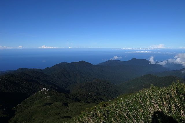 頂上からは種子島も見渡せる