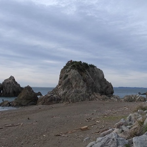 奥の岩が石門