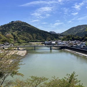 肱川と冨士山