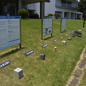 水準点などの標石も並べて展示