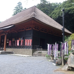 真新しい萱葺き屋根