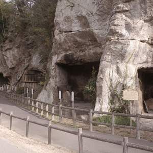 沢山の岩窟