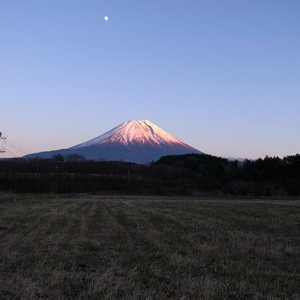 夕日に染まる富士山