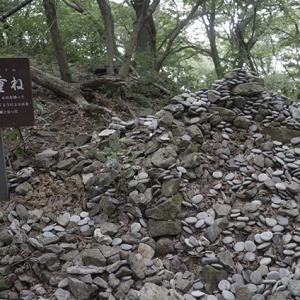 小石の大石重ね