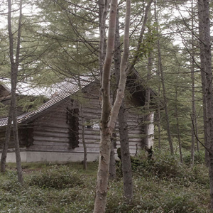 志津避難小屋の全景