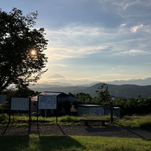 逆光の中に富士山