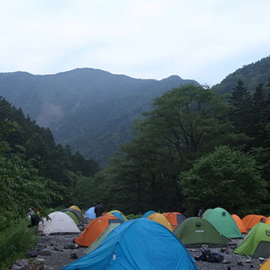 朝のテント場