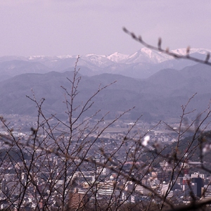 福島市街と吾妻連峰