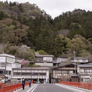 登山口へ向かう